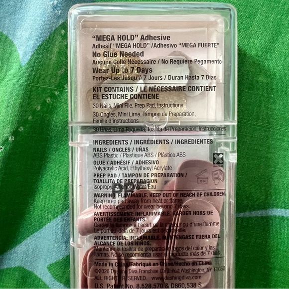 Dashing Diva Magic Press manicure - Picture 2 of 3